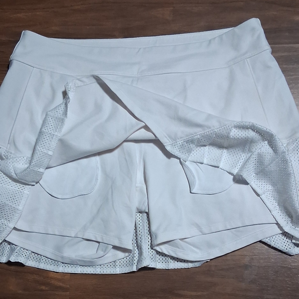 Under Armour White Circle Skater Tennis Skirt with Mesh Panels - Picture 4 of 5